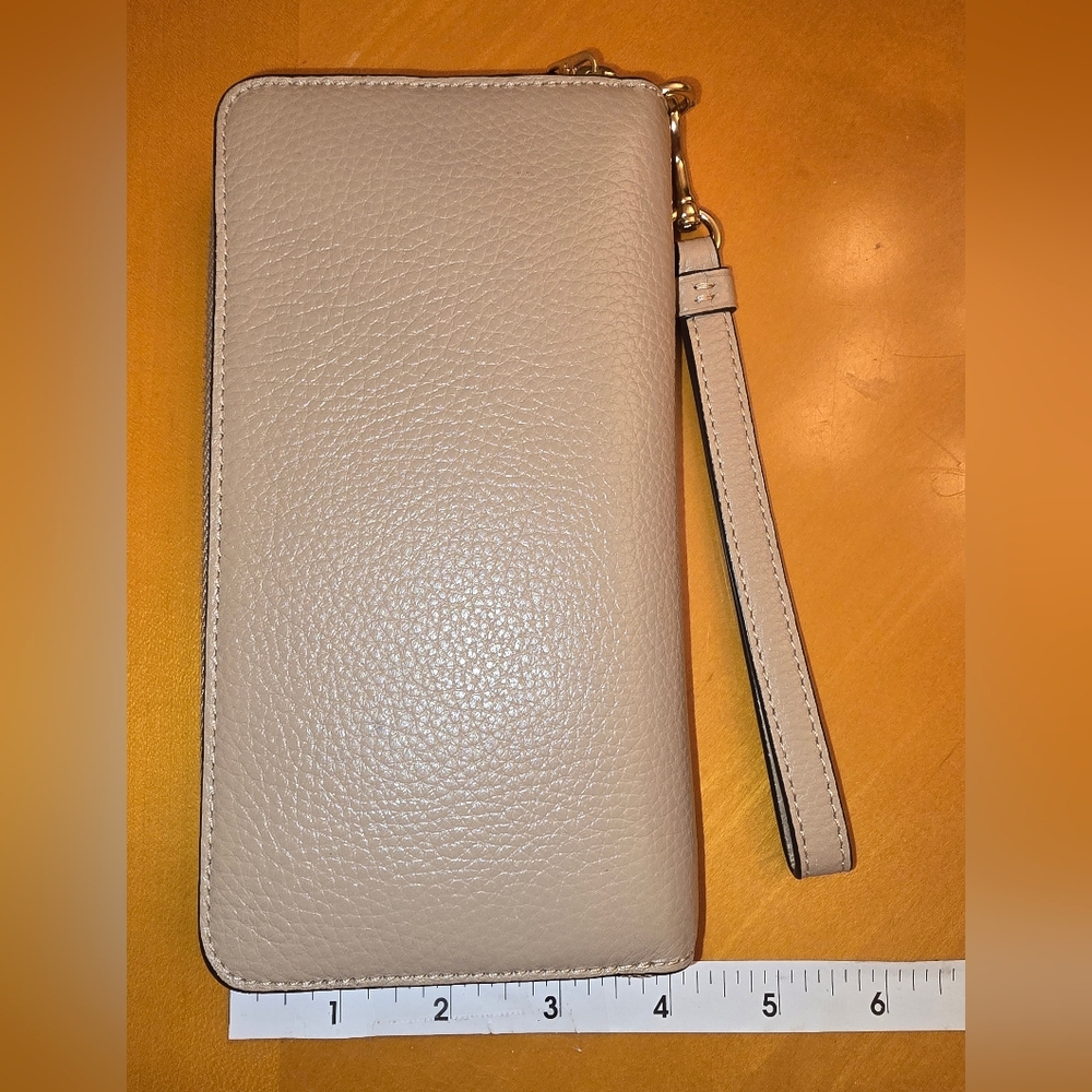 COACH 6643 Beige Pebbled Leather Accordion Long Zip Around Wallet Wristlet - Picture 8 of 14